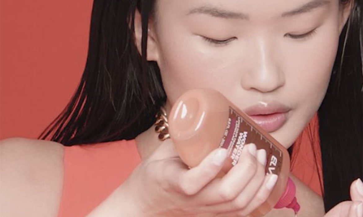 En tu orden de productos para el cabello sumamos un nuevo paso que se llama Magic Water Dream Long de L’Oréal Paris. Transformará tu melena en solo 8 segundos dejándola más suave, brillante y desenredada.